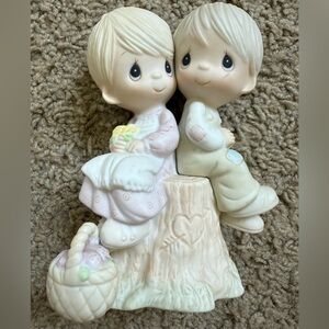 🎀3/$25🎀 Precious Moments figurine- Love One Another